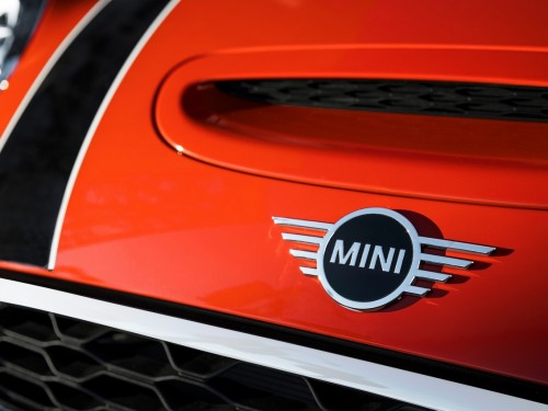 Новое поколение легенды отныне в Украине: MINI 3 двери, MINI 5 дверей, MINI Cabrio.