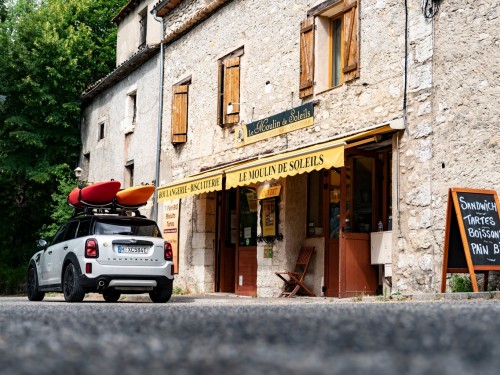 Удовольствие от управления, созданное природой: на MINI Cooper SE Countryman ALL4 к Гранд-Каньону Франции.