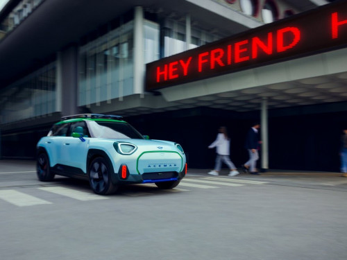 MINI Concept Aceman: перший електричний кросовер у новій родині MINI.